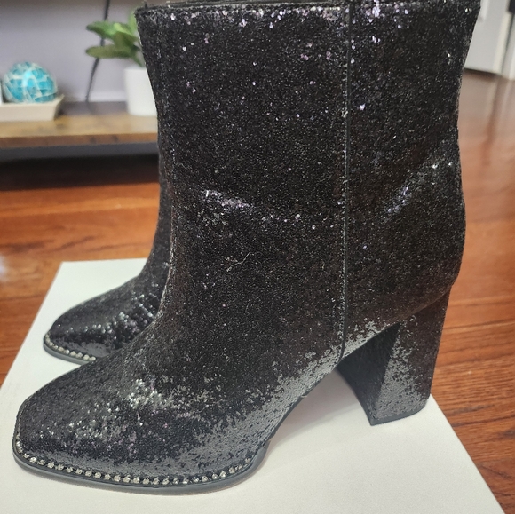 Boots - Picture 5 of 10